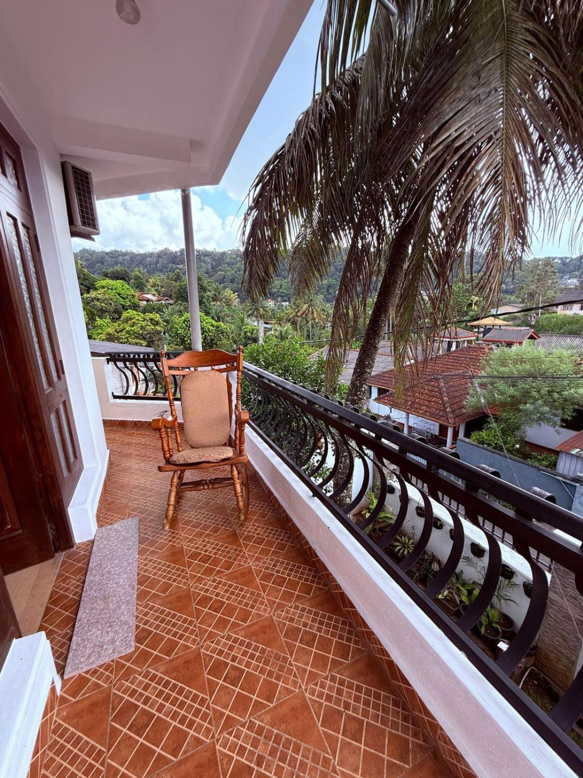Resident View Homestay Kandy Exterior photo