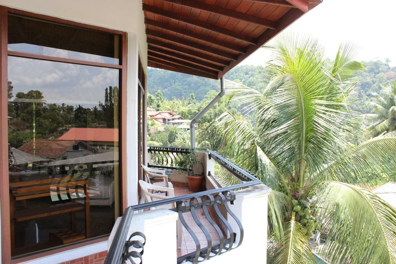Resident View Homestay Kandy Exterior photo